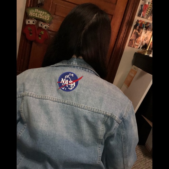 light wash jean jacket with nasa patch 🪐✨ - Picture 8 of 9